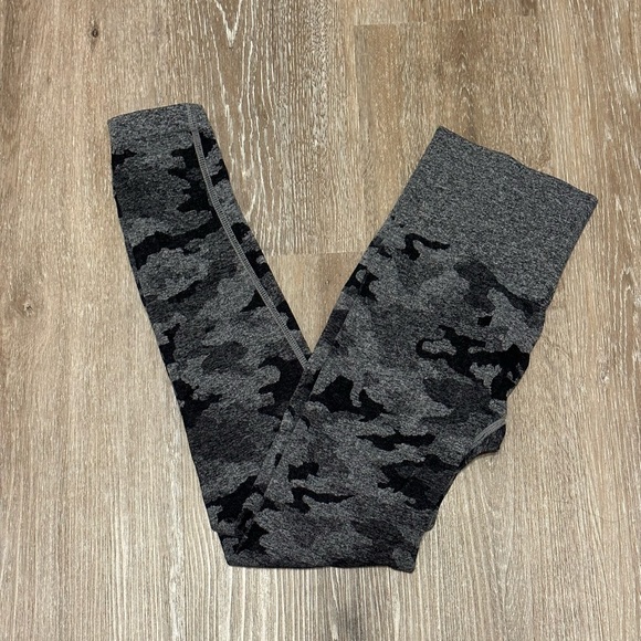 Camo Seamless High Waisted Leggings- black- medium - Picture 4 of 4